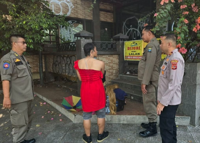 Diamankan Berujung Pembinaan: Aksi Pria Live TikTok Berpakaian Mirip Bikini di Cirebon