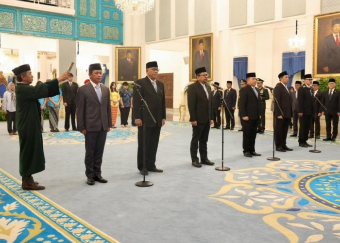 Resmi Jadi Menteri LH, Jumhur Hidayat Fokus Benahi Masalah Sampah Nasional