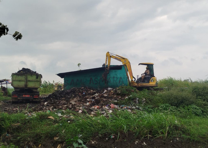 TPS Over Kapasitas, 20 Armada DLH Cirebon Dikerahkan ke Japura Kidul