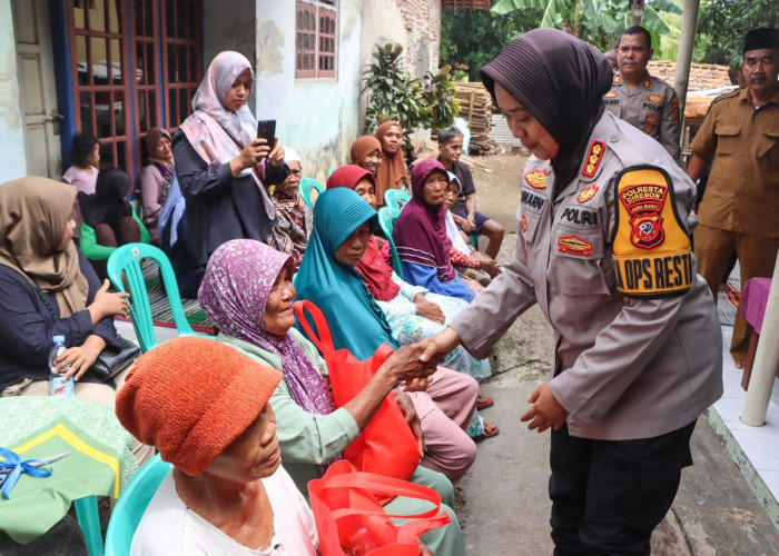 Polri Peduli, Polresta Cirebon Resmikan Bantuan MCK di Desa Getasan