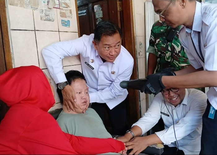 Disdukcapil Kota Cirebon Bantah Data Penyandang Disabilitas Hilang, Jemput Bola Rekam e-KTP di Rumah