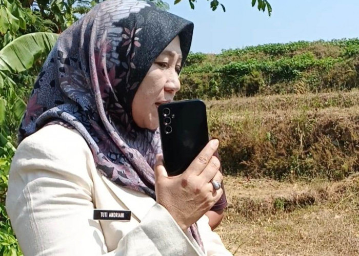 Pondasi Jembatan Galumpit Kuningan Terkikis, Warga Gotong Royong dan Wabup Turun Tangan