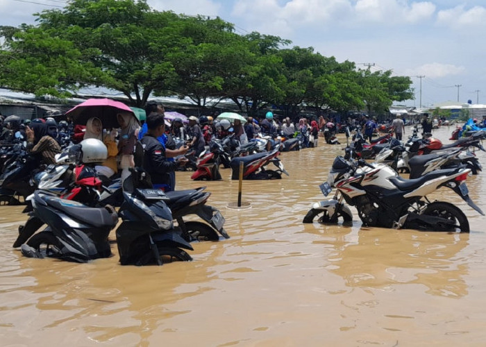 Air Tiba-tiba Naik, Ribuan Sepeda Motor di PT Long Rich Terendam Banjir, Pabrik Diliburkan