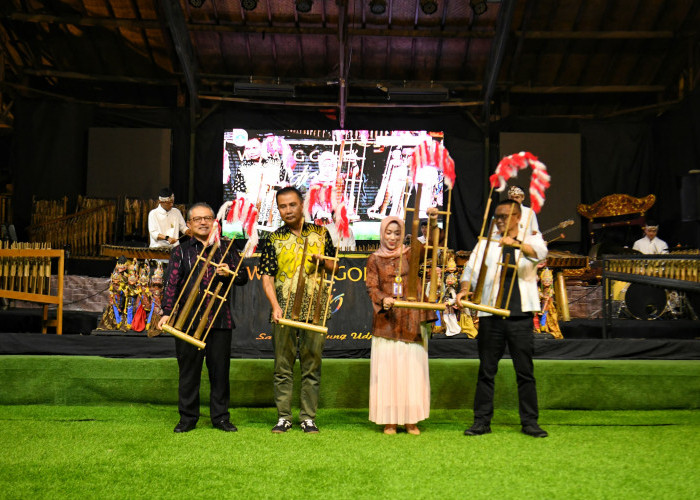 Hadiri Anugerah Kawistara 2024,Bey Machmudin: Bahasa Indonesia Pemersatu Bangsa