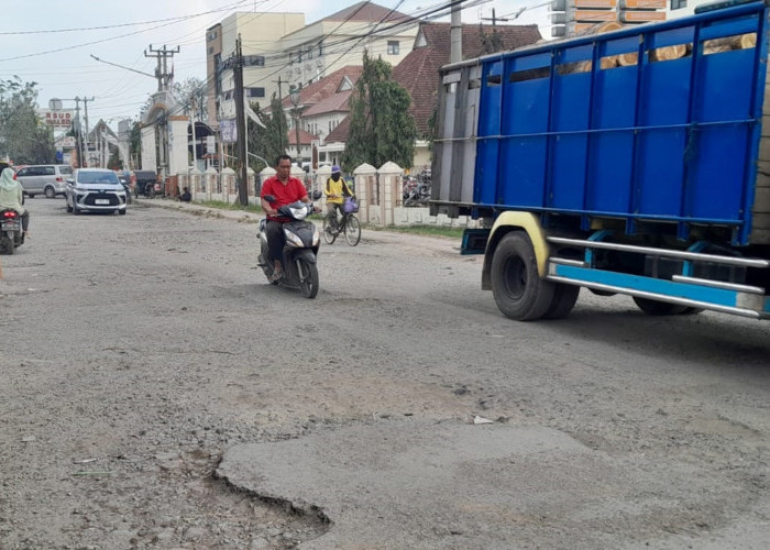 Butuh Rp900 Miliar, Anggaran Perbaikan Jalan Kabupaten Cirebon Baru Tersedia Rp162 Miliar