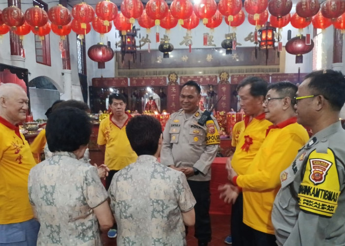 Polisi Siaga Amankan Perayaan Sejit Dewi Pek Khu Thay Fud di Vihara Boen San Tong Cirebon