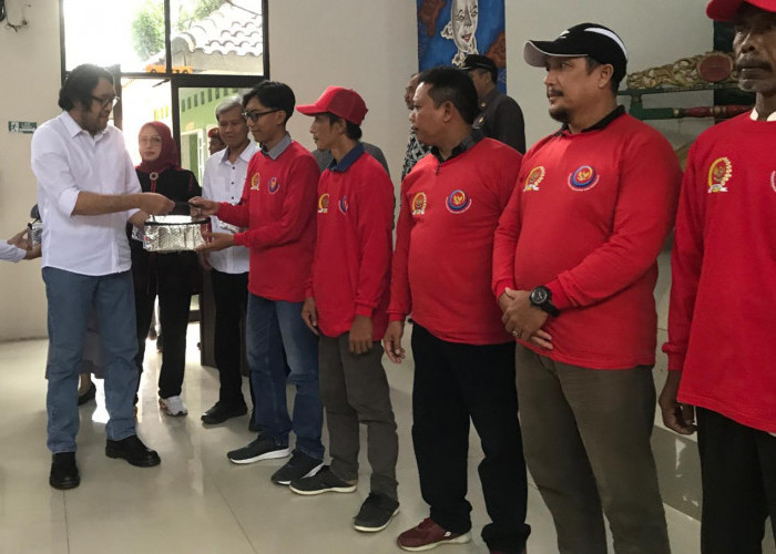 Latih Pembudidaya Ikan di Kota Cirebon Menggunakan Metode Bioflok
