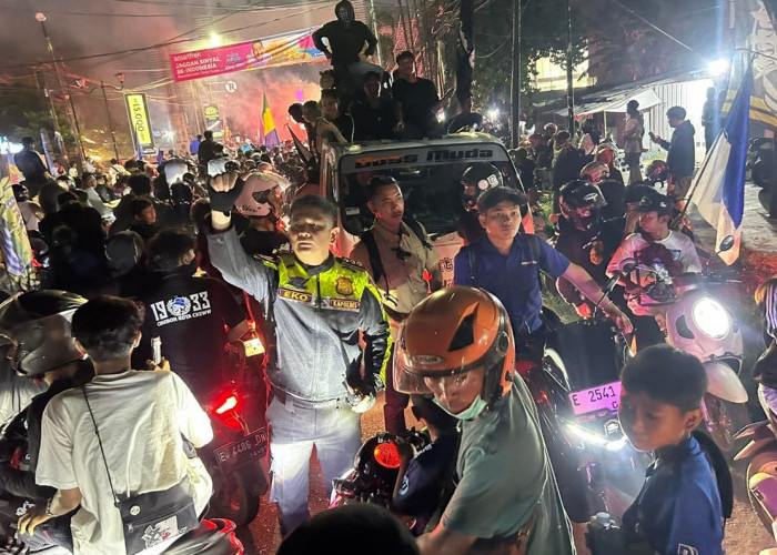 Konvoi Juara Persib di Cirebon Berjalan Kondusif, KNPI dan Bobotoh Apresiasi Kapolres