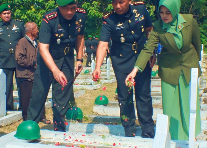 HUT ke-78 Kodam III/Siliwangi, TNI di Kota Cirebon Ziarah dan Tabur Bunga di TMP Kesenden
