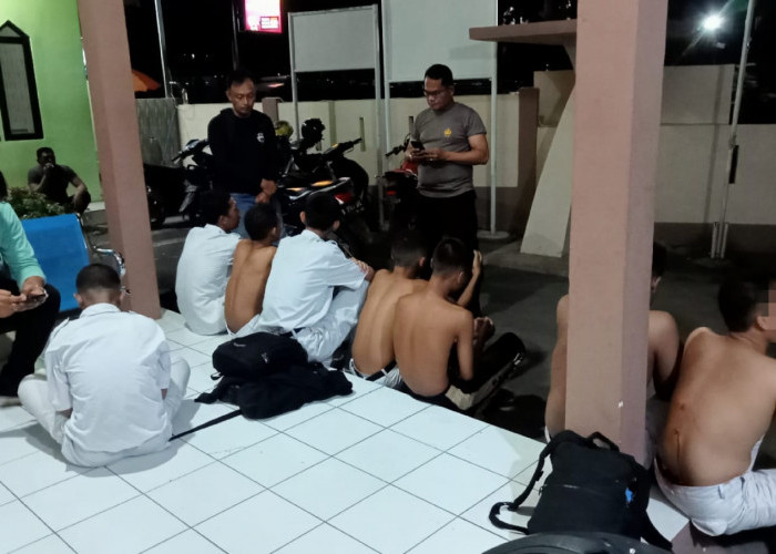 Pelajar Tawuran, Dibubarkan Kodim 0614 Kota Cirebon dan Polsek Kesambi, 1 Orang Terkena Bacokan