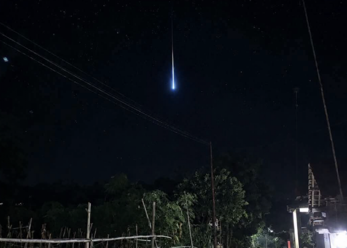 Meteor Melintas di Langit Cirebon, Penyebab Dentuman Keras Terdengar Warga