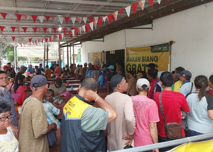 Setahun Tanpa Libur, Warung Nasi Hamba Allah Cirebon Terus Bagikan Ratusan Makan Siang Gratis