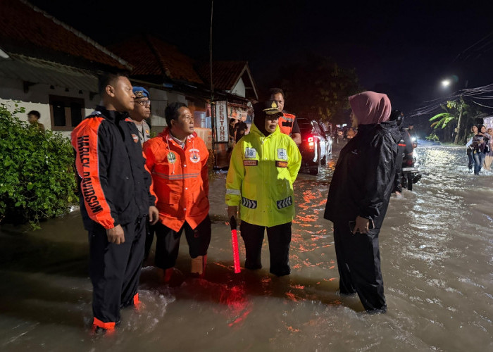 Darurat Banjir! Plt Camat Astanajapura Imbau Warga Jaga Lingkungan dan Tidak Sembarangan Bikin Bangunan 