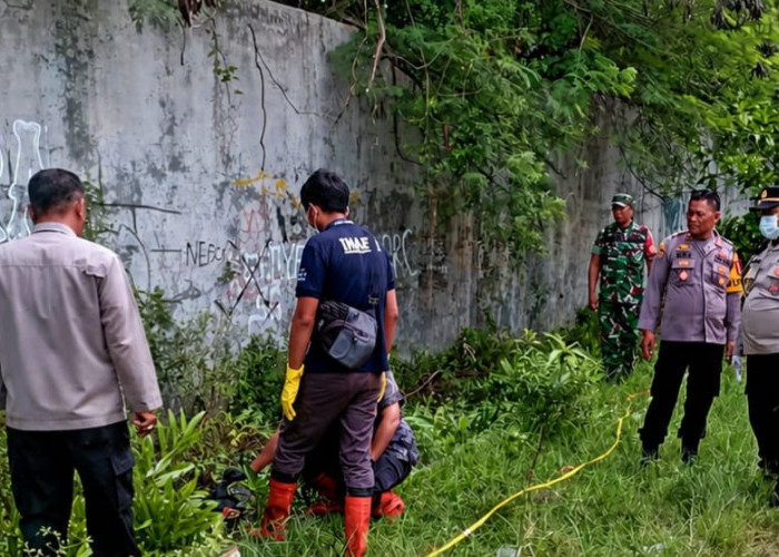 Heboh! Pria 29 Tahun Ditemukan Tewas Tertelungkup di Selokan Desa Citemu, Polisi Lakukan Penyelidikan