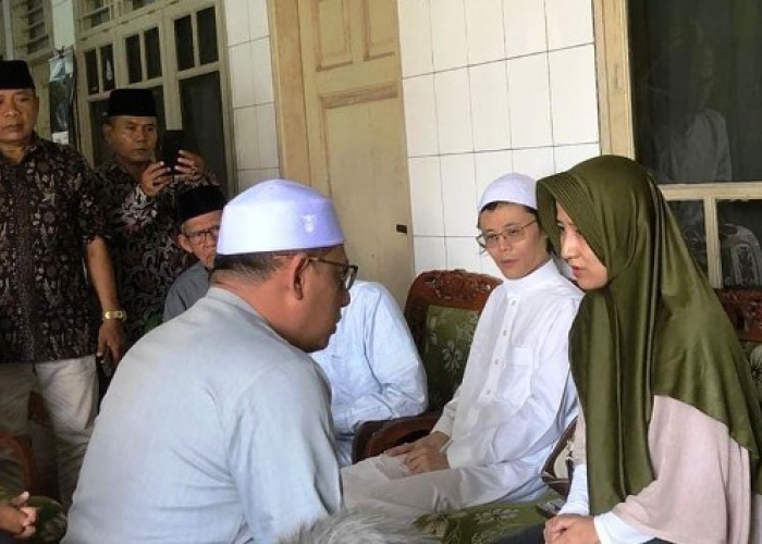 Liu Yanping Bertemu Habib Thohir di Madinah Sebelum Mengucapkan Syahadat di Ponpes Jagasatru Cirebon