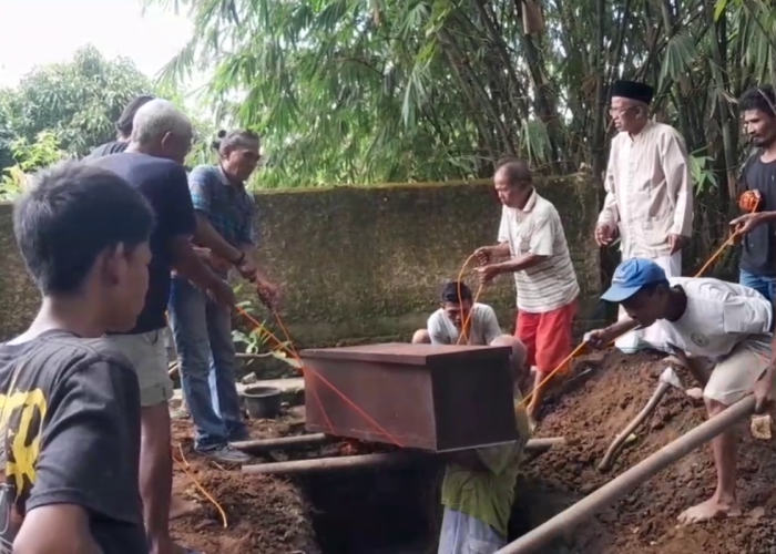 Tangis Keluarga Pecah, Jenazah Egi Tiba dari Bali Langsung Dimakamkan