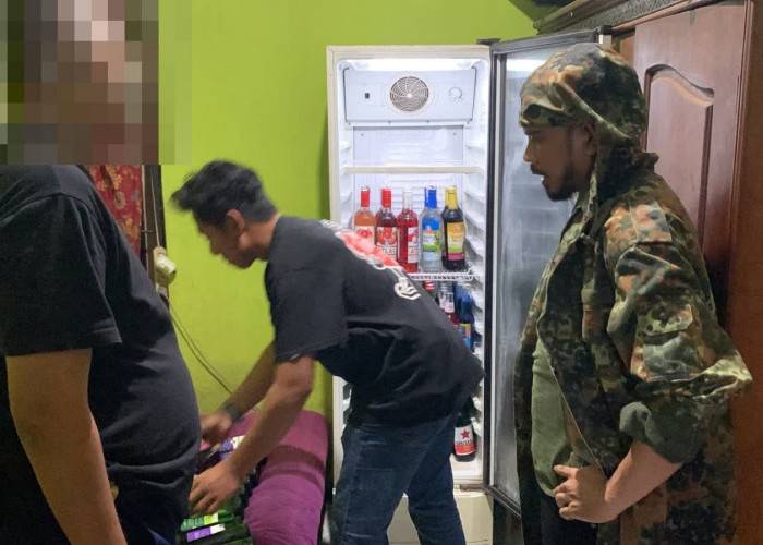 Operasi Pekat Polres Cirebon Kota Sita 201 Botol Miras dari Toko di Tengah Tani