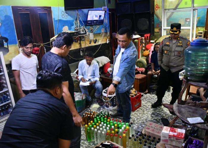 Rumah di Cirebon Jadi Warung Miras Digerebek Polisi, Ratusan Botol Disita Polresta Cirebon