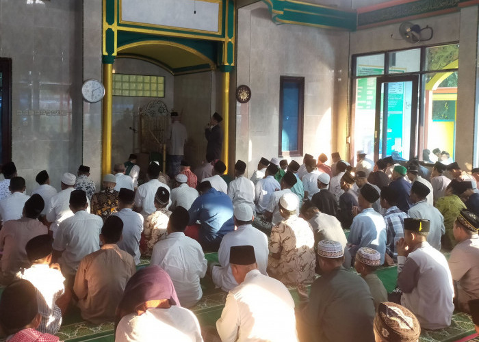 Khutbah Berbahasa Madura, Warga Gambirono Melaksanakan Salat Idul Fitri di Masjid Al Barokah 