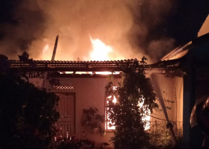 Rumah dan Gudang Gas LPG Ludes Terbakar di Cirebon, Satu Orang Alami Luka Ringan