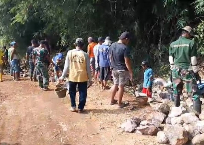 Kembalinya Tradisi Gotong Royong di Desa Kubang Melalui Program TMMD Kodim 0620/Cirebon