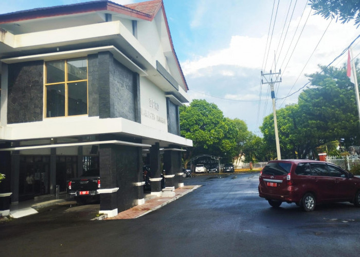 Dua Bulan Tak Dibayar, Tunjangan DPRD Kuningan Jadi Sorotan Publik