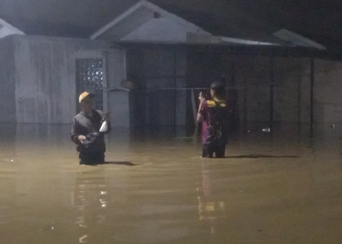 Banjir Terjang Desa Dawuan Cirebon, Air Capai 80 Sentimeter