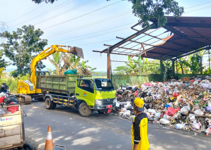 8 Armada Diterjunkan, Tumpukan Sampah di Desa Kecomberan Talun Akhirnya Teratasi