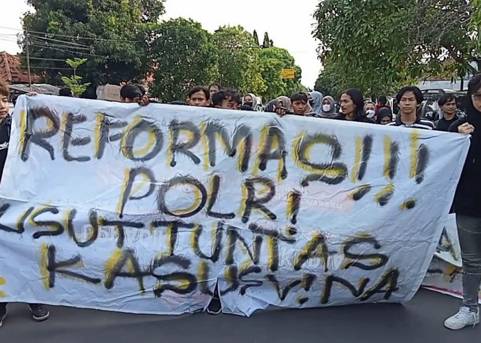 Demo Mahasiswa di Depan Mapolres Cirebon Kota, Tuntut Reformasi Polri dan Kasus Vina Dituntaskan