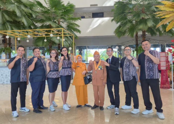 Dari Operasi Dwikora hingga Staycation Mewah, Momen Berkesan Veteran Suhadi di Aston Cirebon
