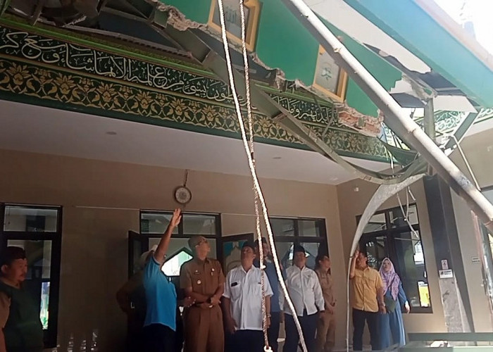 Perbaikan Masjid As-Salam yang Ambruk Atapnya, Begini Kata Pj Walikota Cirebon