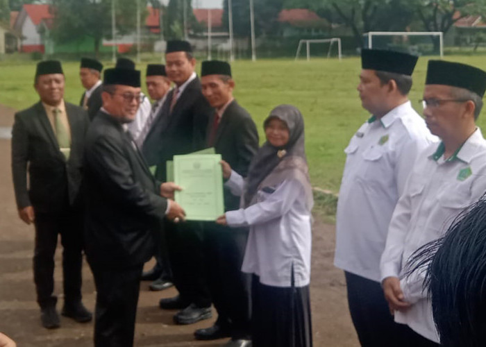 MTs Miftahul Ulum Arjawinangun Terima Penghargaan Adiwiyata Tingkat Provinsi 2025