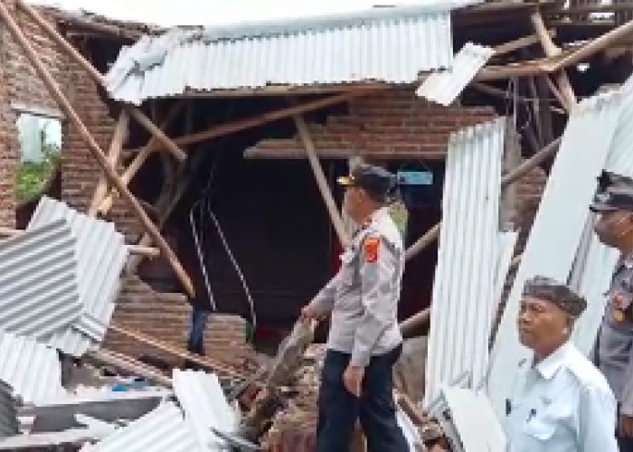 Rumah Roboh di Argasunya Kota Cirebon, Dampak Hujan Deras 