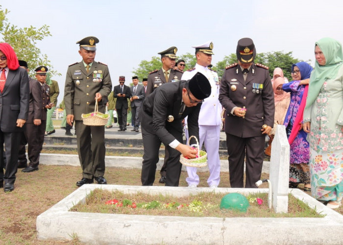 Peringati Hari Pahlawan, Pj Bupati Cirebon: Setiap Orang Bisa Jadi Pahlawan Melalui Tindakan Nyata 