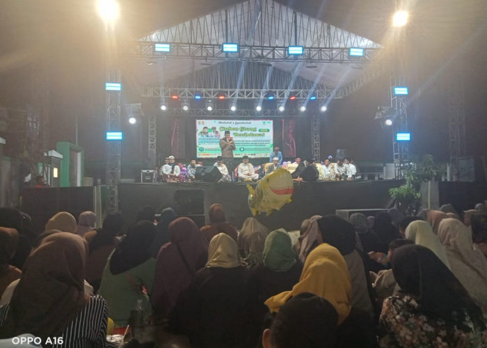 Cirebon Girang Bersholawat, Perkuat Spiritual Generasi Muda 