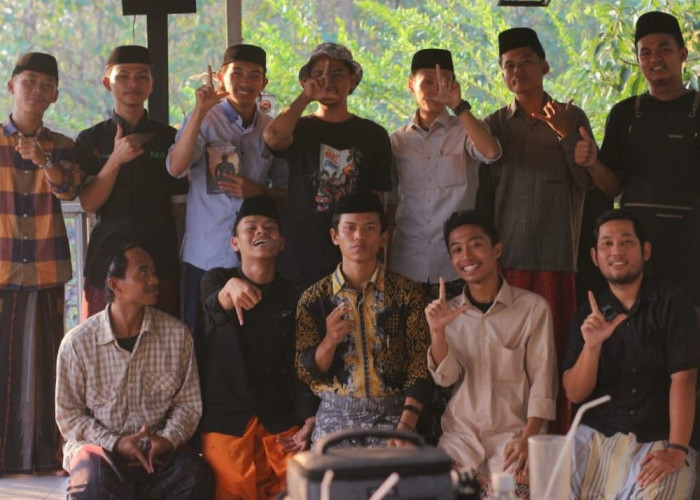 Bincang Buku 'Senja di Tanah Legenda' Karya Rian Hariyanto di Ciwaringin Cirebon 