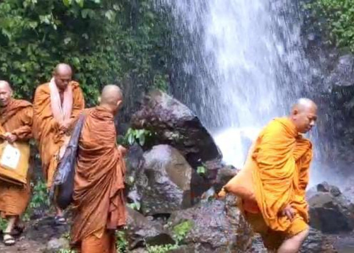 Bukan Berwisata, 32 Biksu Kunjungi Palutungan Kuningan Untuk Ini