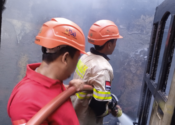 Korsleting Listrik Picu Kebakaran Rumah Warga Anjatan Utara Indramayu