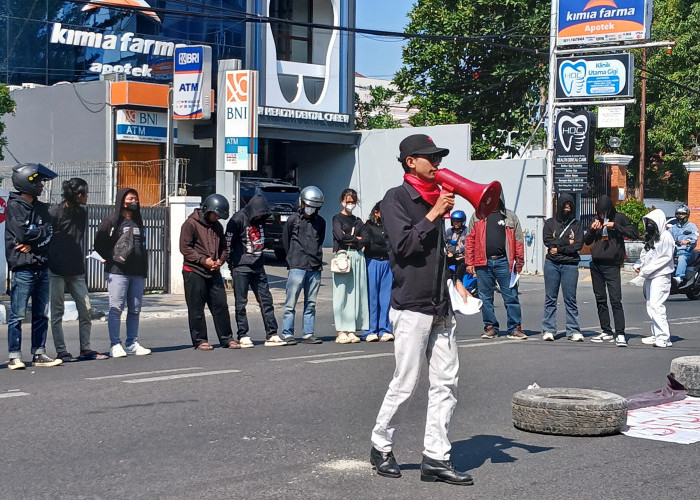 REPDEM Geruduk Balai Kota Cirebon, Desak Wali Kota Cabut Satgas Pajak dan Soroti Tunjangan DPRD