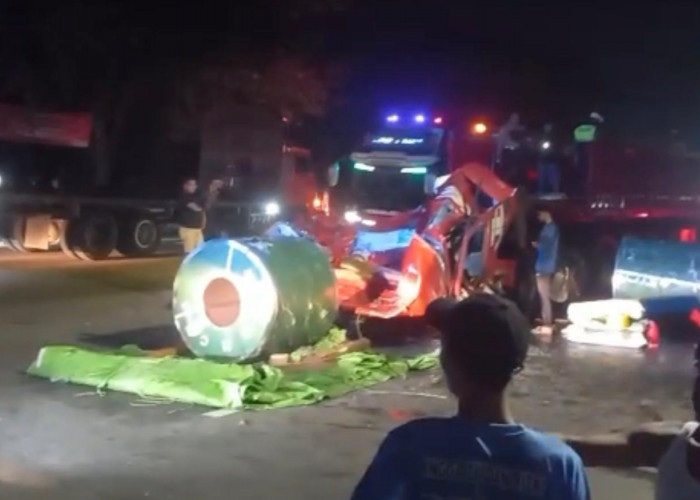 Truk Pengangkut Baja Kecelakaan di Jalur Pantura Ender, Kagok Hindari Motor