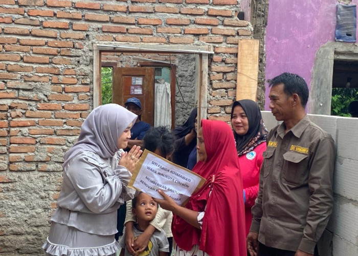 Viral di Media Sosial, Rumah Dua Janda di Cirebon Ambruk dan Disambangi Wawalkot