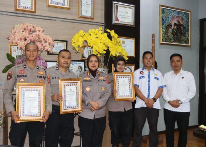 3 Personel Polresta Cirebon Raih Prestasi di Kejuaraan Karate Kapolri Cup