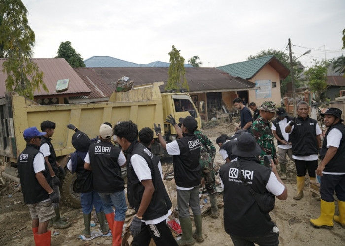 Dukung Pemulihan Pascabencana, Relawan BRI Peduli Terjun Langsung 'Bersih-bersih Sekolah' di Aceh Tamiang 