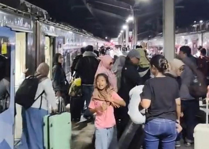 Hebat! PT KAI Daop 3 Cirebon Operasikan 3.762 Kereta Api Selama Lebaran Tanpa Insiden