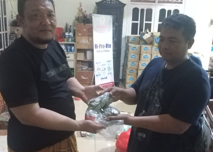 KOMPI Serahkan Karung Uang Koin ke Pendopo Indramayu sebagai Ganti Rugi Fasilitas Umum