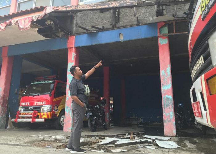 Ambruk Lagi, Bangunan Kantor Damkar Kota Cirebon Makin Memprihatinkan, Begini Nasib Pegawainya