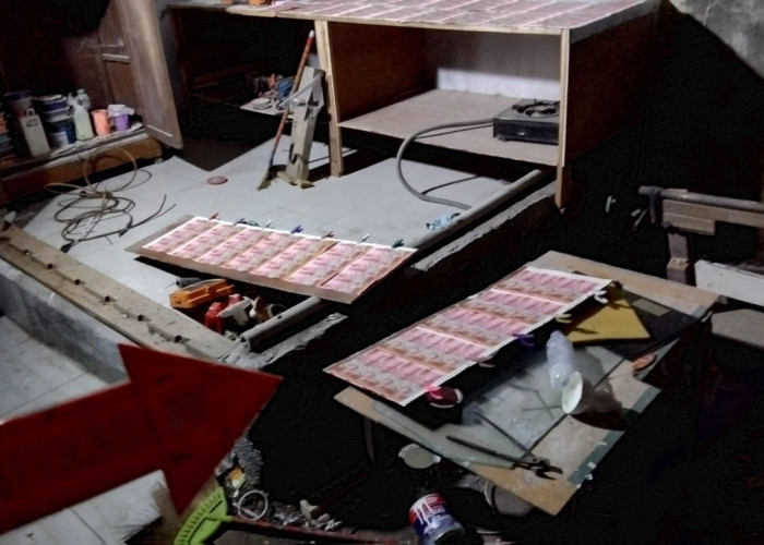 Terungkap! Kasus Uang Palsu di Cirebon, Tersangka S Cetak Rp12 Miliar di Rumah