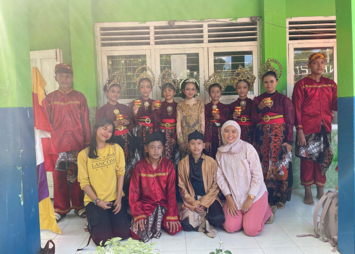 Asah Kreativitas Siswa, Mahasiswa IPB Cirebon Beri Pelatihan Tari Tradisional