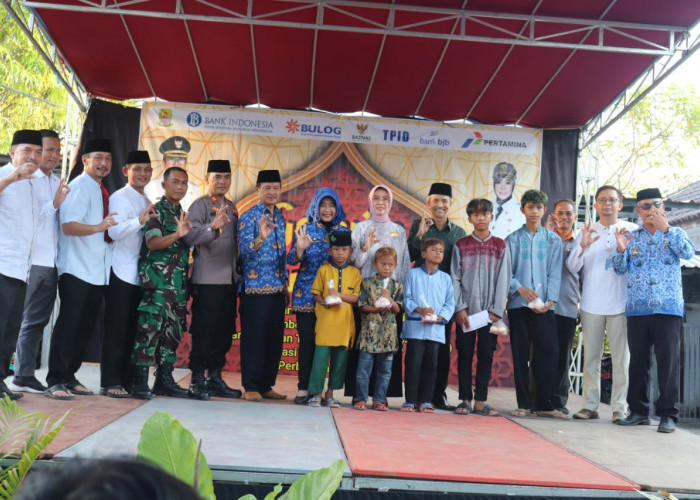 Pemkab Cirebon Salurkan Cadangan Pangan Pemerintah kepada 503 Warga di Kalipasung