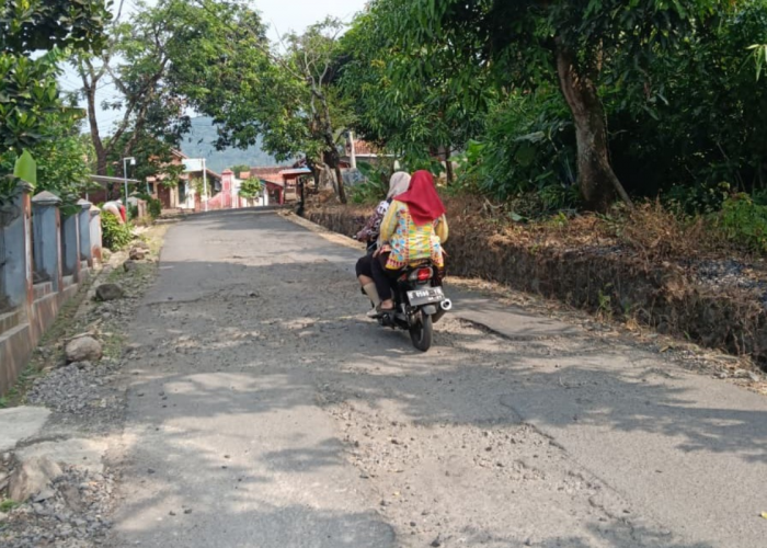 Jalan Desa Koreak Masuk Kuningan Tapi Kewenangan Cirebon, Warga Desak Alis Status Pengelolaan
